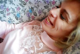 Porno online mamma nozvejas porno online izdilis blondīne