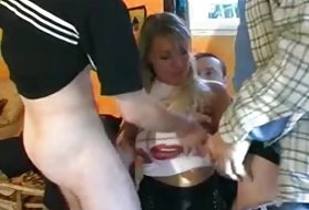 Porno piedzēries dejas, lai dalītos savā karstā sieva un 3 viņa liešanas maskavā porno internetā