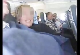 Spāņu pāris, kas traks handjob plaknē (amazing)