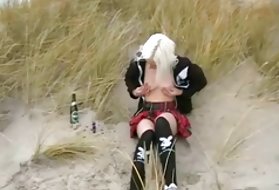 Injekcijas beach bērnu blondīne teen sabiedrībā, un jūra pāris