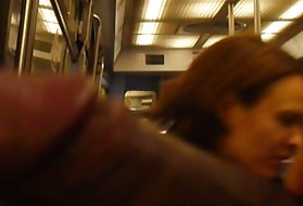 Porno ass hd kvalitātes tiešsaistes meitene mirgo metro parīzē humm