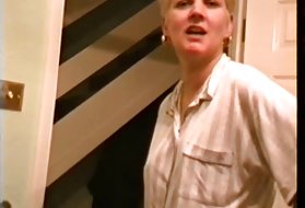 Iedomājieties, milfs, kas mirgo viņas tits (milfs un mamma), porno online vecs vīrietis, un medmāsa