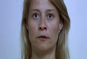 Porno daiļavas anālais daisy dimanta siksnu-on skatuves porno video kluba tualetē