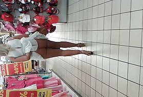 Porno māte un dēls skatīties biksītes shopping center tur. cāļi jauniešu porno fotogrāfijas